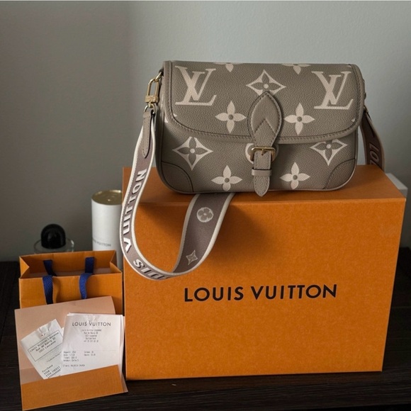 Diane Leather Crossbody Purse Louis Vuitton Authentic New - Picture 4 of 12